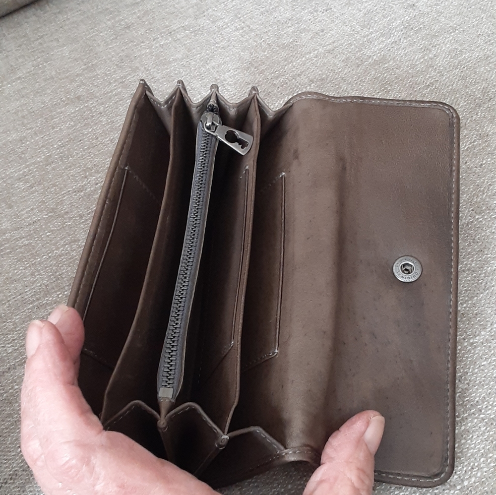 Benheart Brown Leather Snap Wallet - Picture 9 of 11